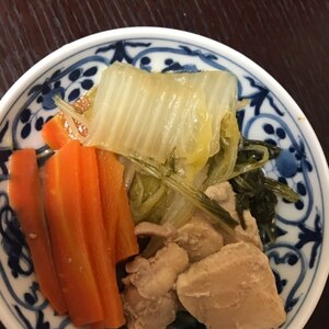 骨付き鶏と水菜と豆腐の煮物